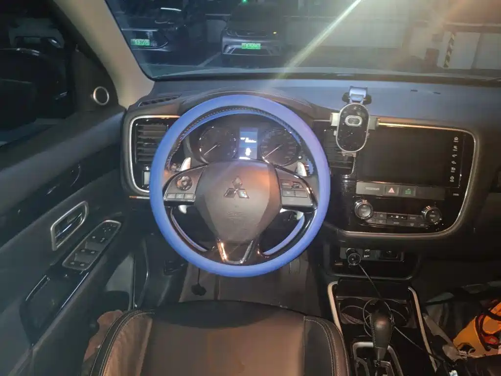 Mitsubishi Outlander — миниатюра 6