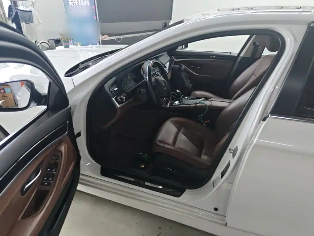 BMW 5 Series — миниатюра 16