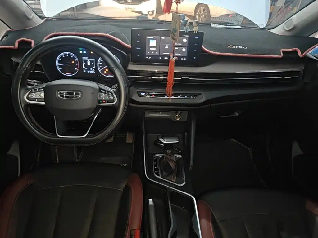 Geely Vision X3 — миниатюра 10