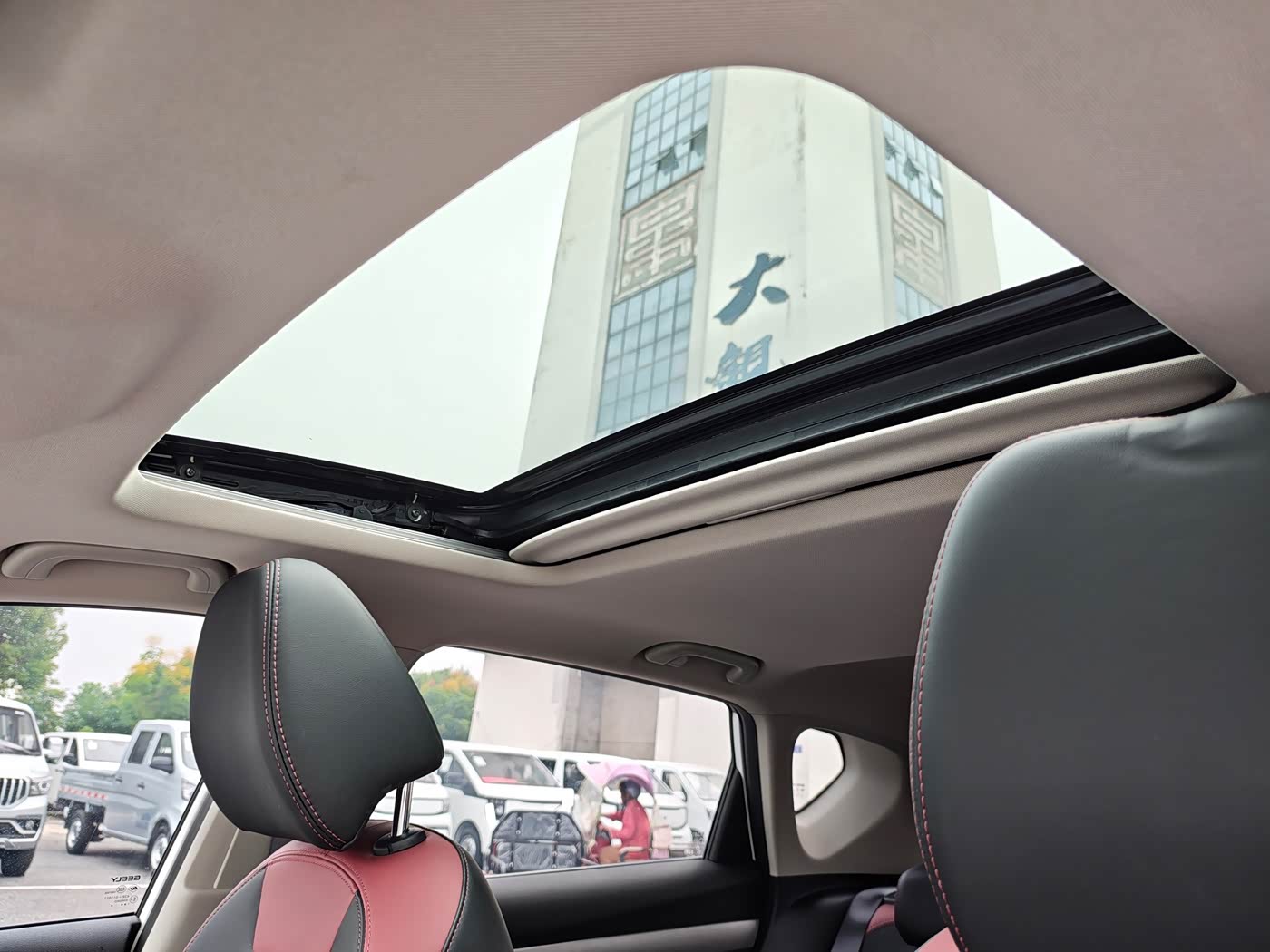 Geely Binyue 1.4 л 2021 г. Белый, пробег 33000 км