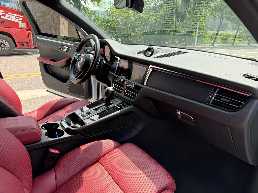 Porsche Macan — миниатюра 9