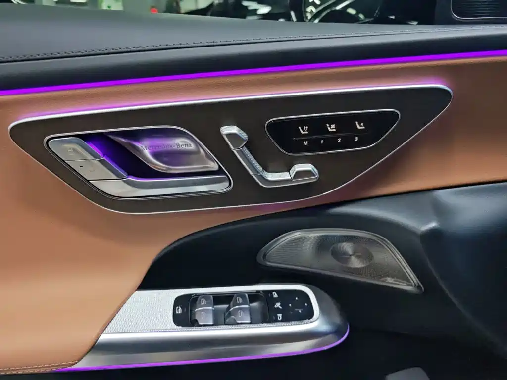 Mercedes-Benz E-Class — миниатюра 12