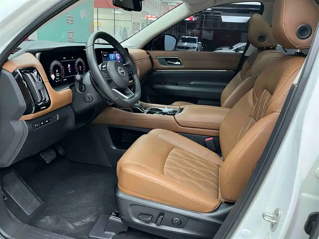 NISSAN EXPLORING THE LAND