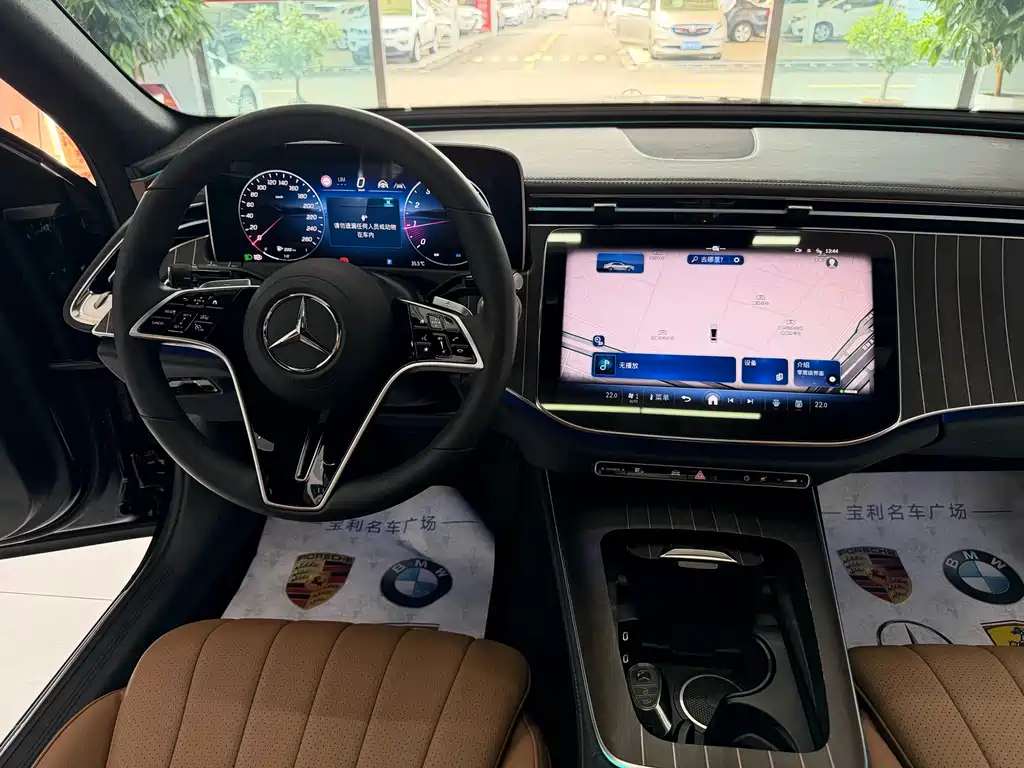 Mercedes-Benz E-Class — миниатюра 10