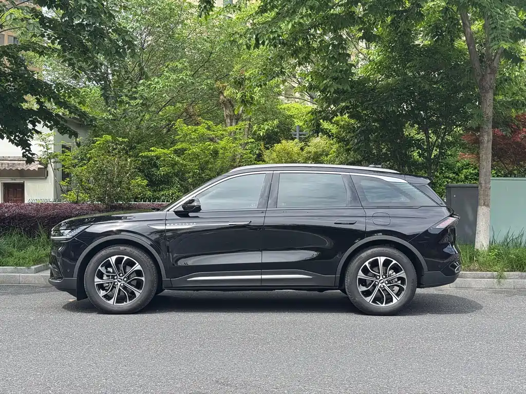 Lincoln Nautilus 2023 2.0T