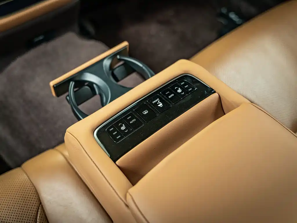 Lexus LS — миниатюра 20