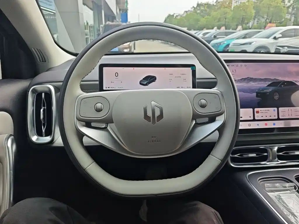 Leapmotor Leapmotor B01 — миниатюра 11