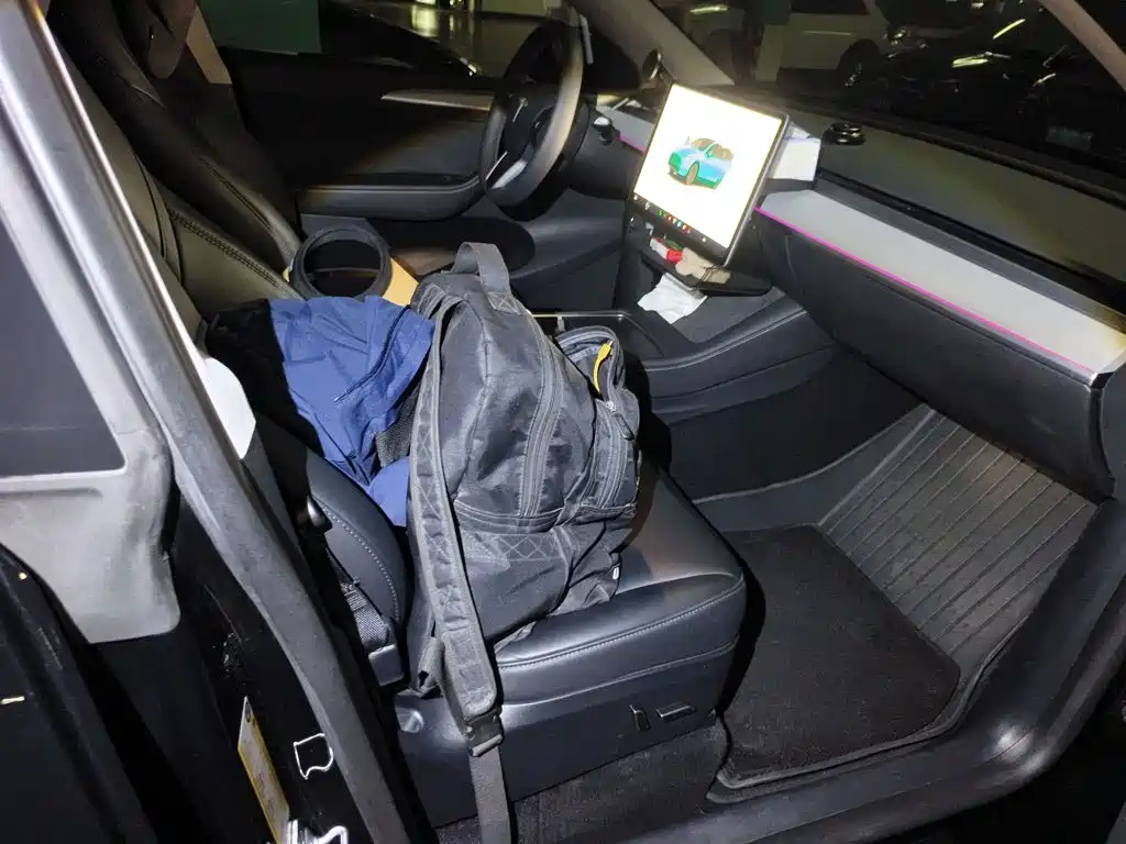 Tesla Model Y — миниатюра 21