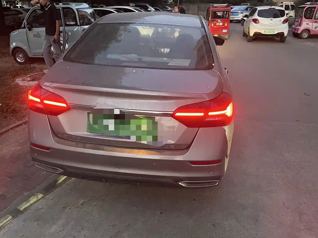 Geely Emgrand — миниатюра 3