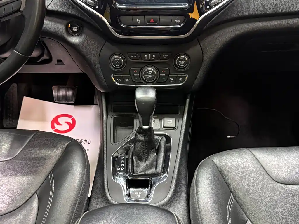 Jeep Cherokee — миниатюра 12
