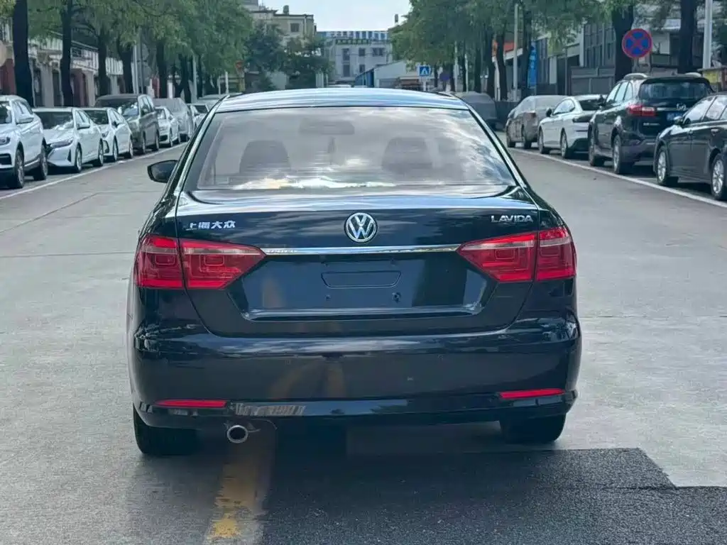 Volkswagen Lavida — миниатюра 5