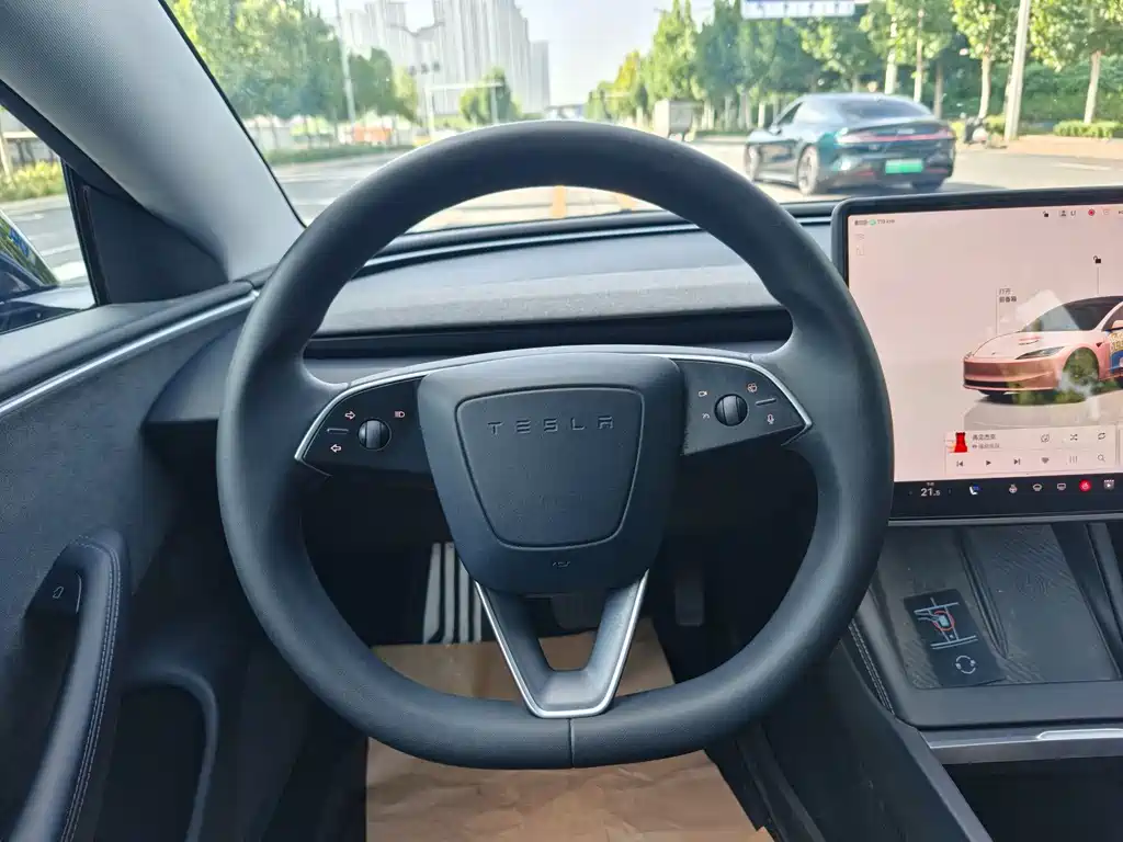 Tesla Model 3 — миниатюра 11
