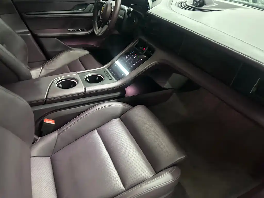 Porsche Taycan — миниатюра 9