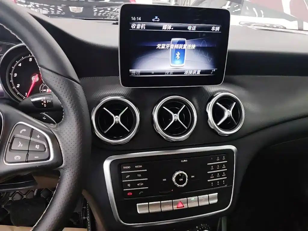 Mercedes-Benz GLA — миниатюра 13