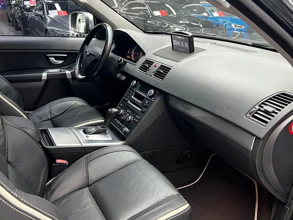 Volvo XC90 — миниатюра 24