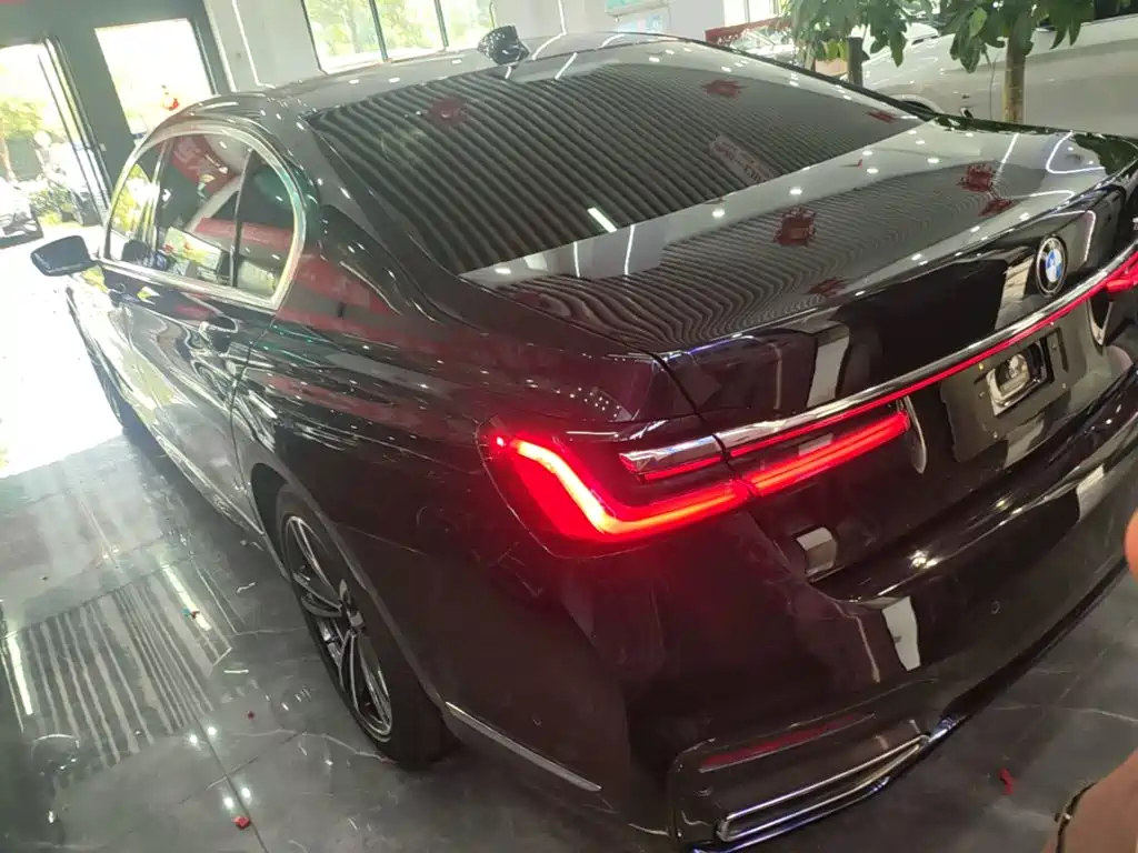 BMW 7 Series — миниатюра 5