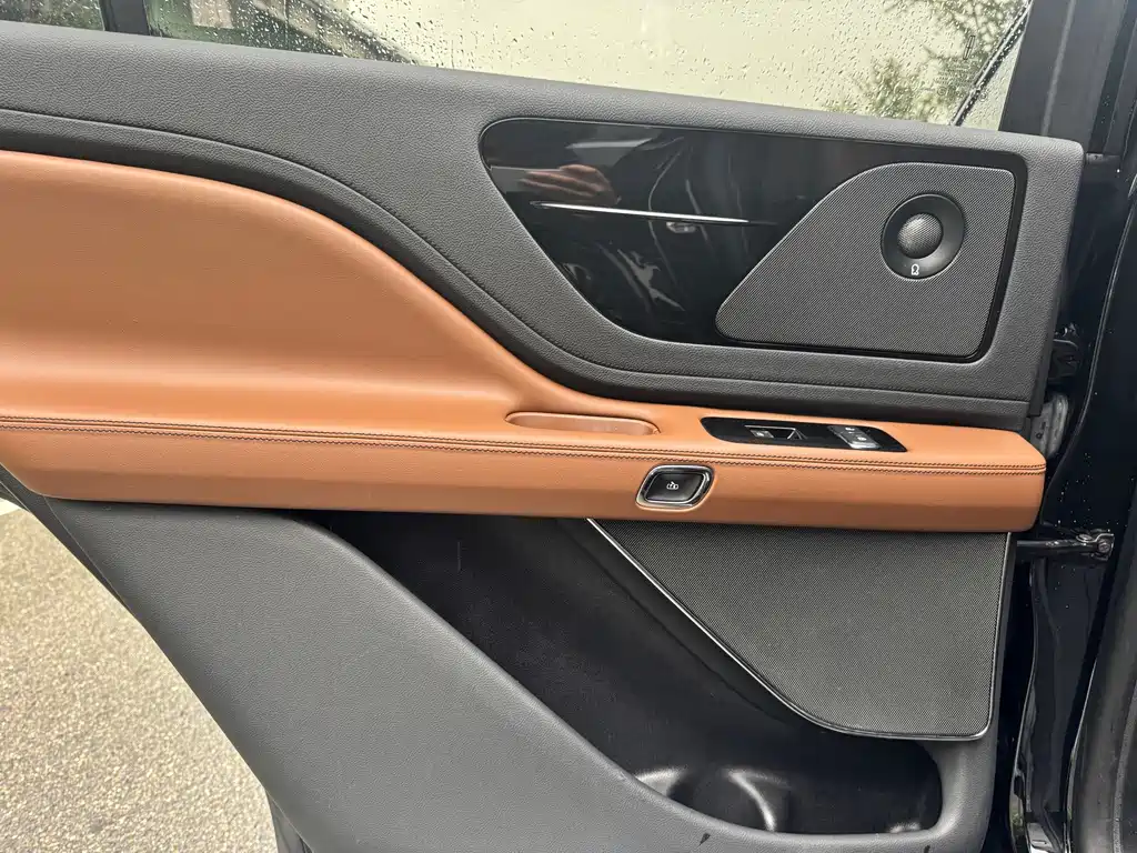 Lincoln Aviator — миниатюра 12