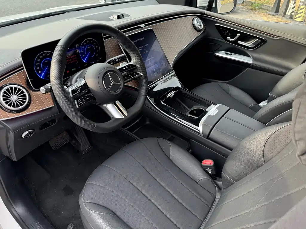 Mercedes-Benz EQE SUV — миниатюра 6