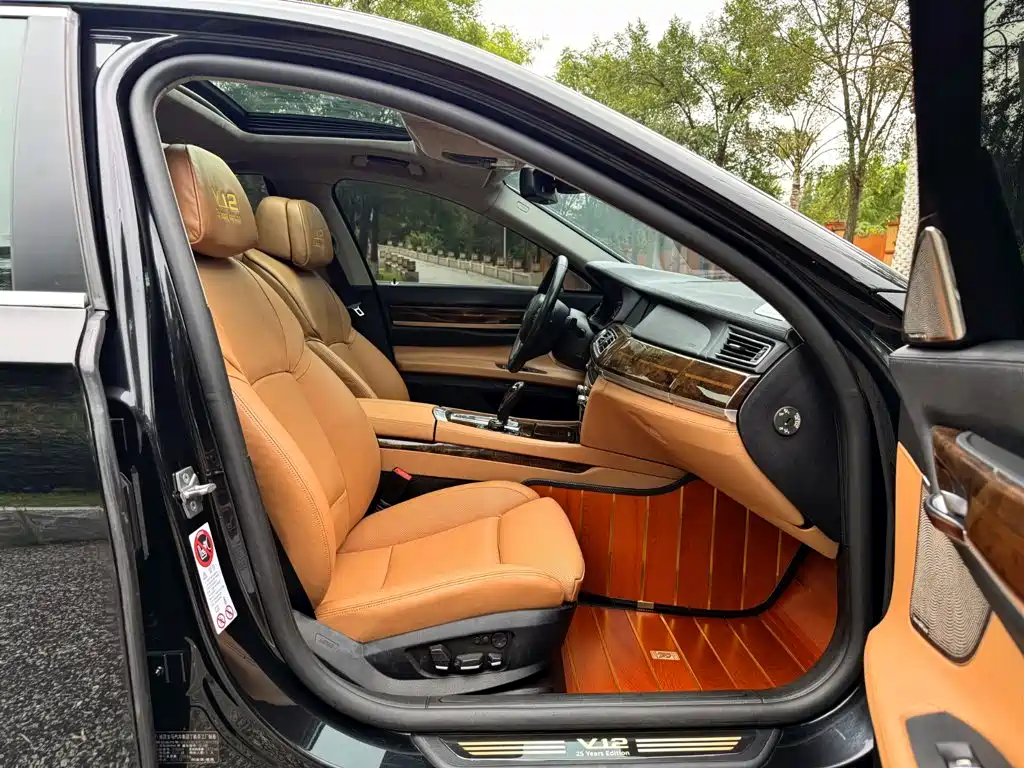 BMW 7 Series — миниатюра 16