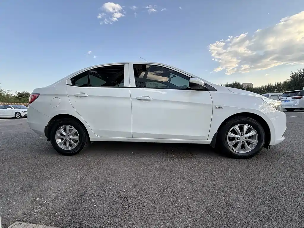 Chevrolet Sail — миниатюра 8