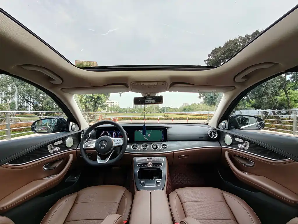 Mercedes-Benz E-Class — миниатюра 6