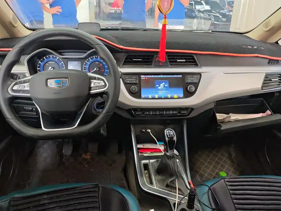 Geely Vision X3 — миниатюра 12