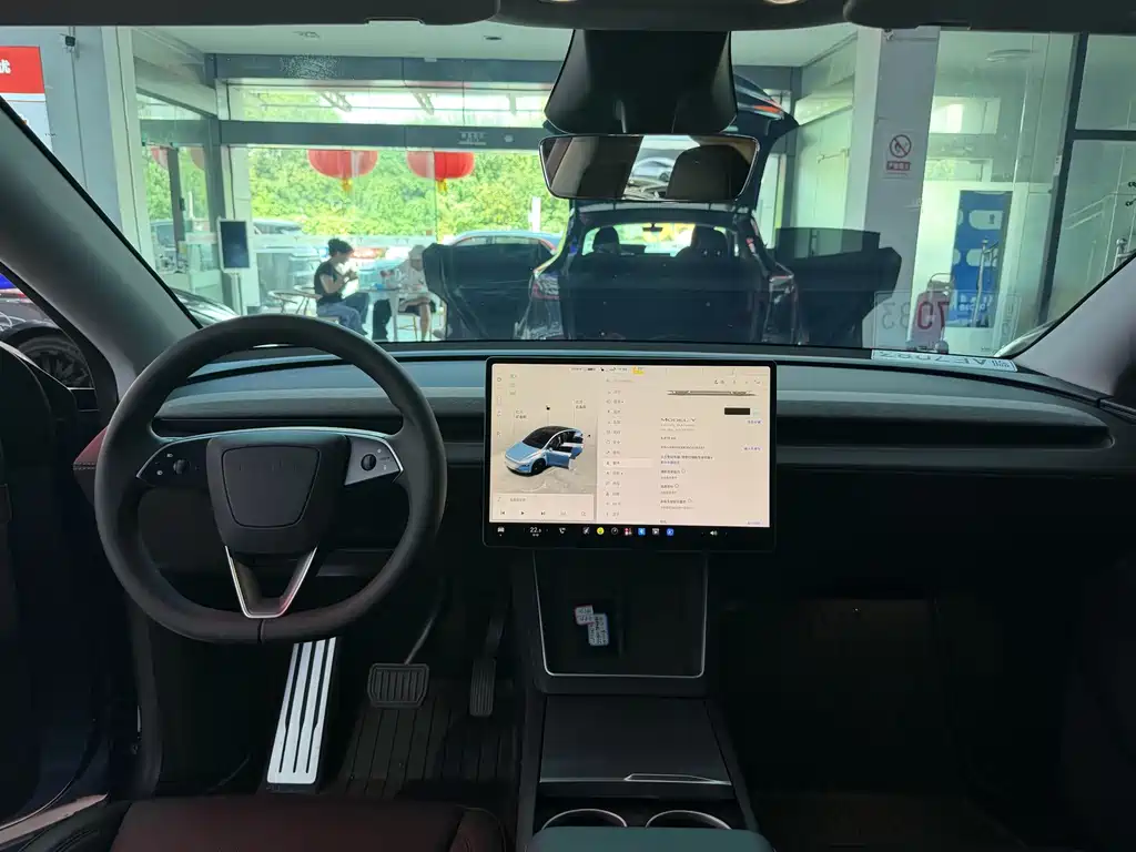 Tesla Model Y — миниатюра 9