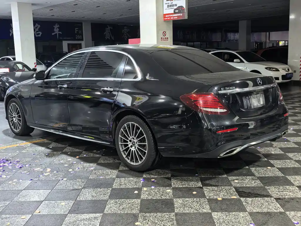 Mercedes-Benz E-Class — миниатюра 4