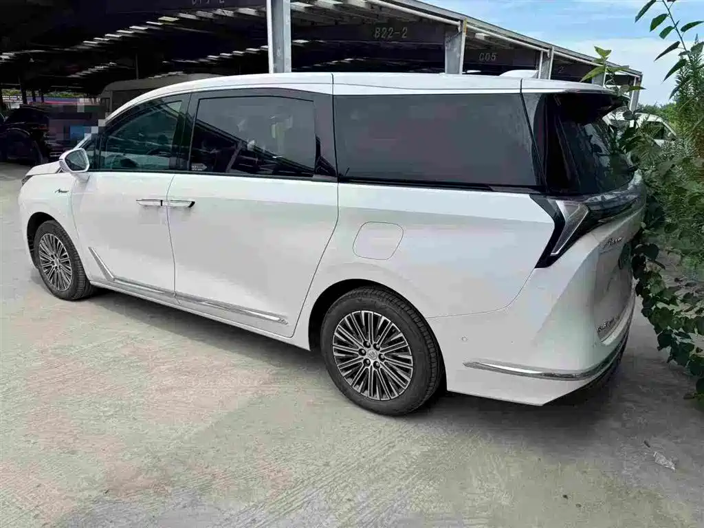 Buick GL8 Hybrid — миниатюра 5