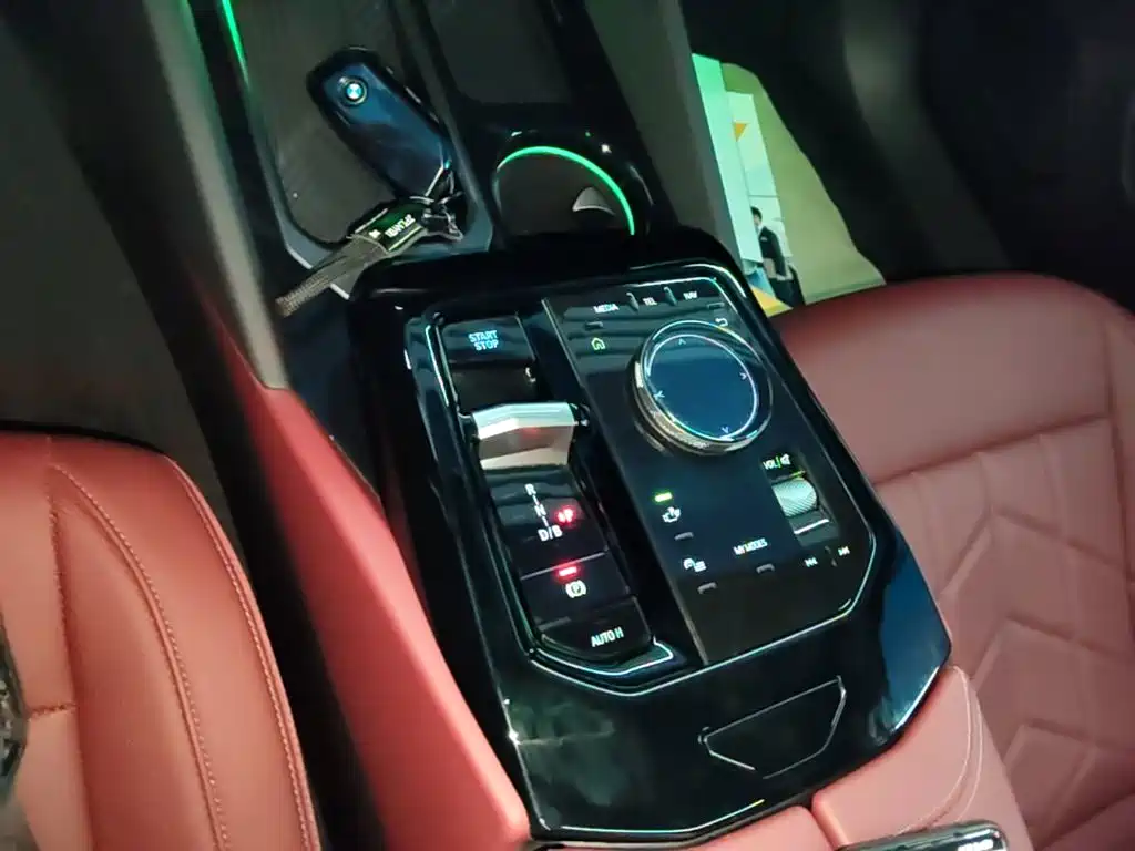 BMW i5 — миниатюра 13
