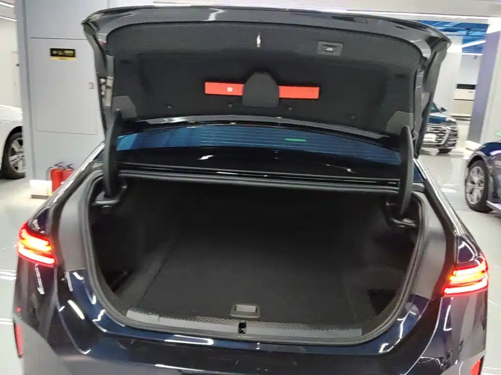 BMW i5 — миниатюра 21