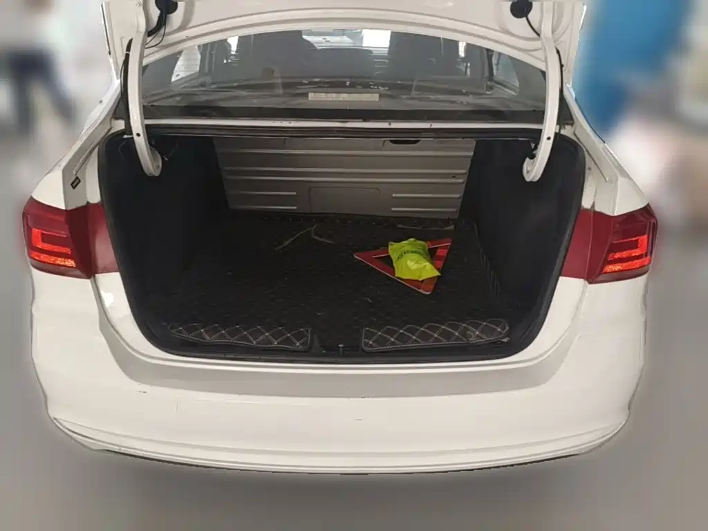 Volkswagen Santana — миниатюра 24
