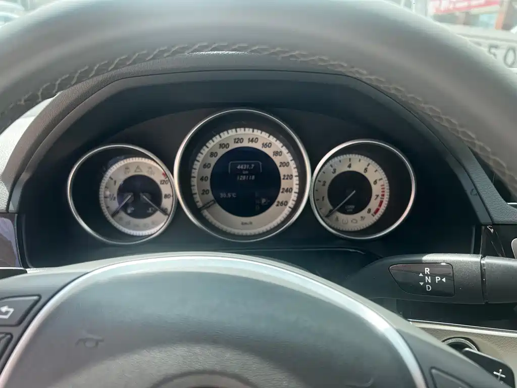 Mercedes-Benz E-Class — миниатюра 5