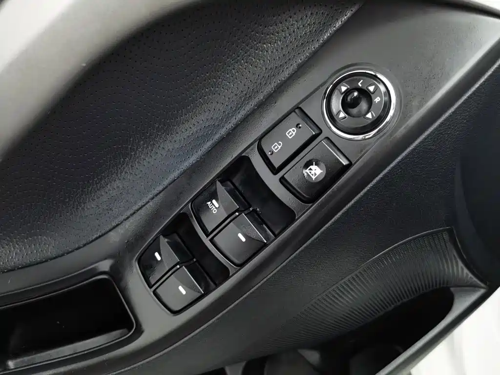 Hyundai Elantra Langdong — миниатюра 9