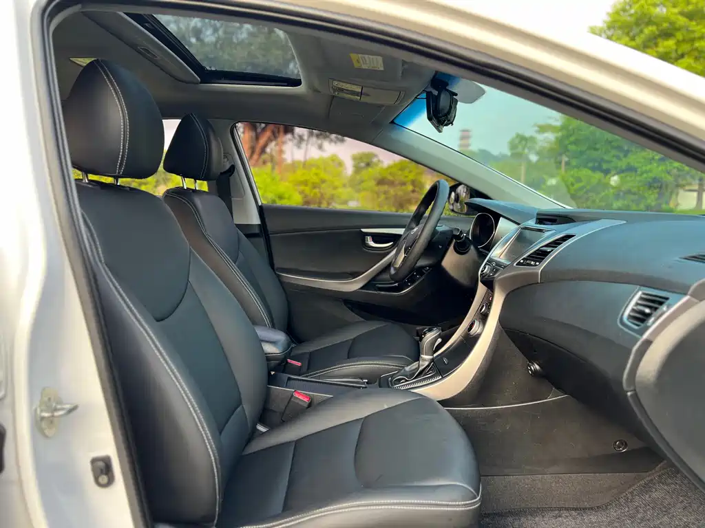 Hyundai Elantra Langdong — миниатюра 12