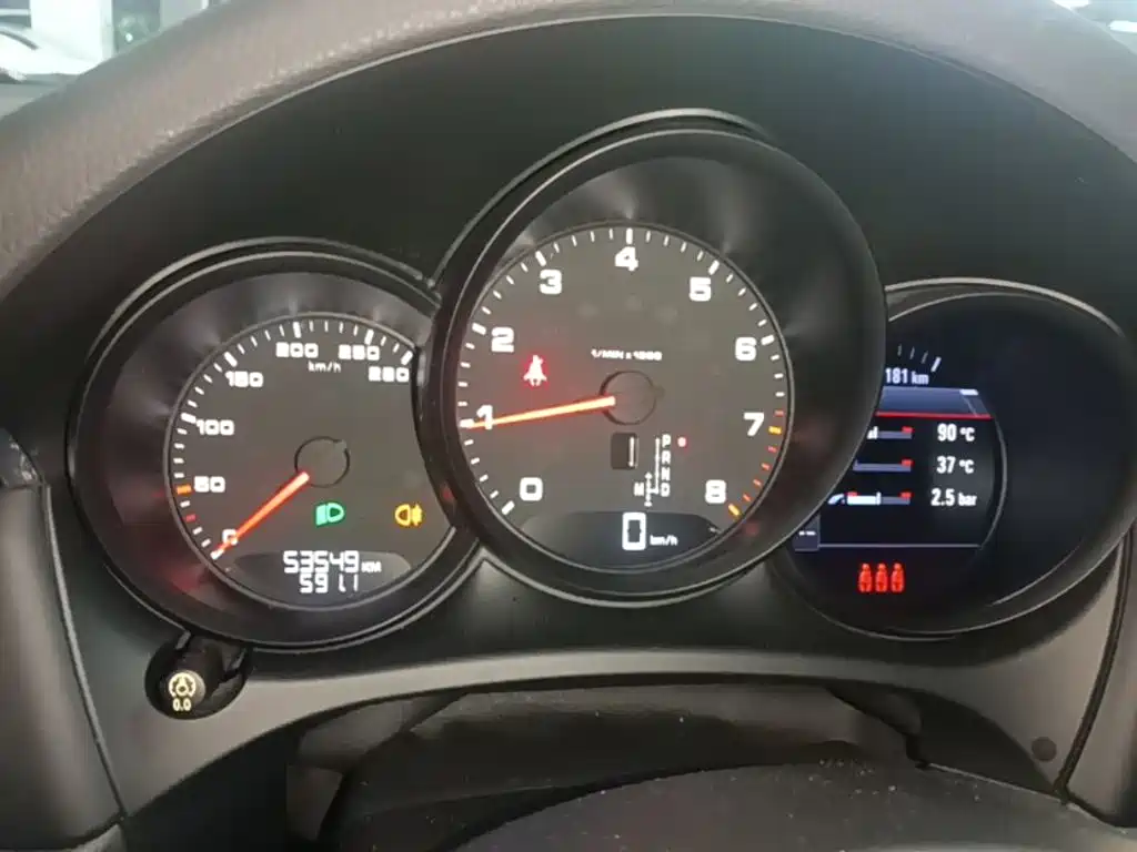 Porsche Macan — миниатюра 12