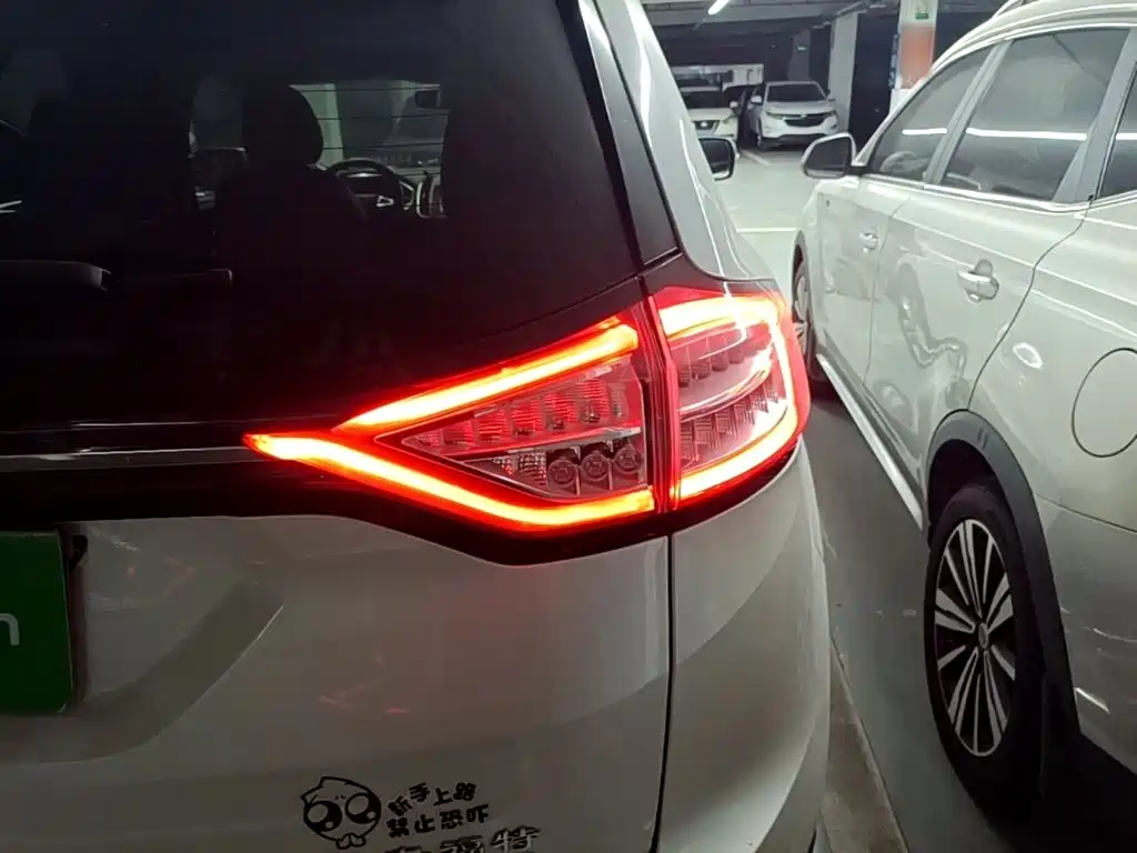 Ford Edge — миниатюра 8