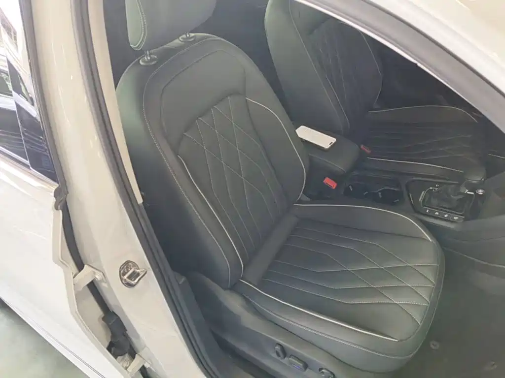 Volkswagen Tiguan L PHEV — миниатюра 25