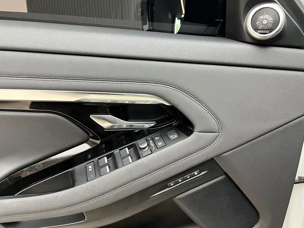 Land Rover Evoque PHEV — миниатюра 12