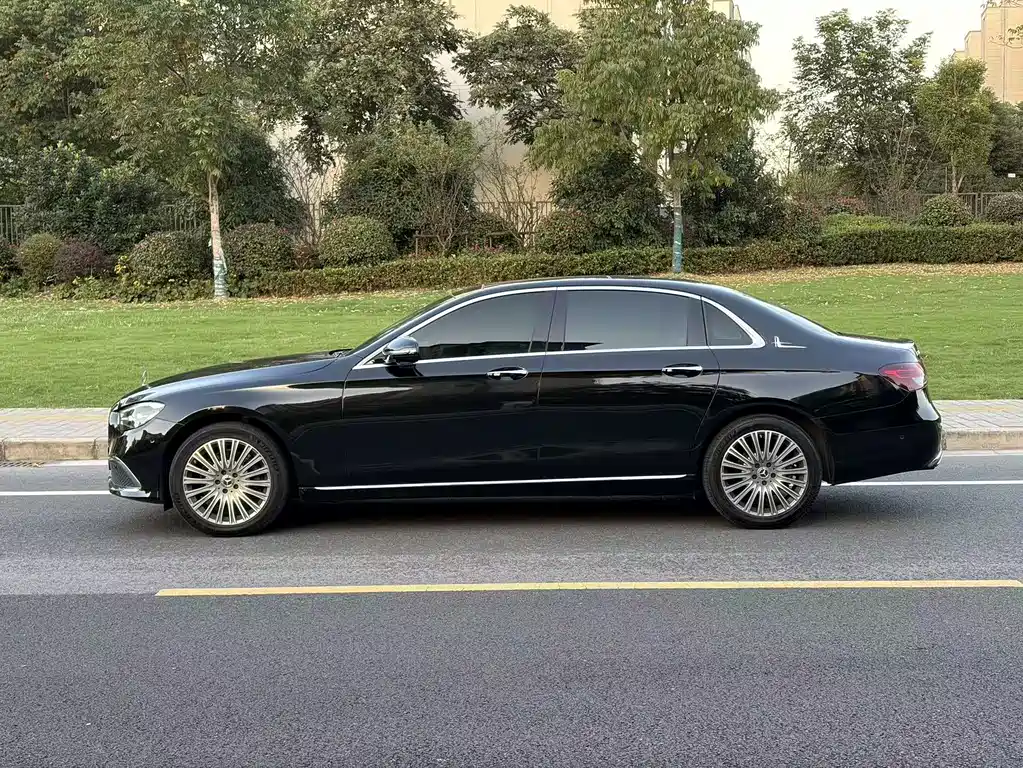 Mercedes-Benz E-Class — миниатюра 7