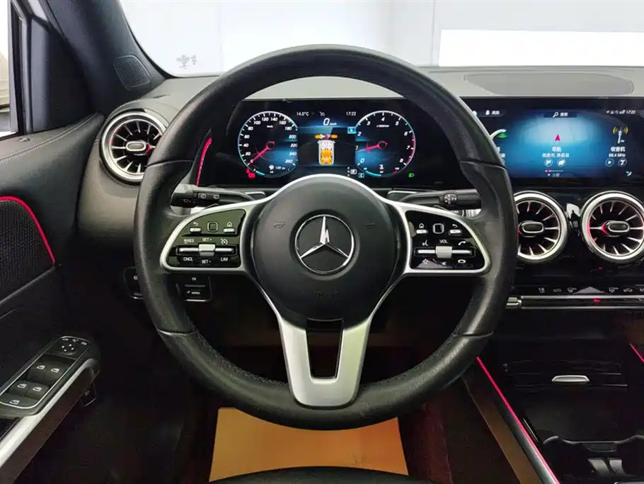 MERCEDES-BENZ GLB