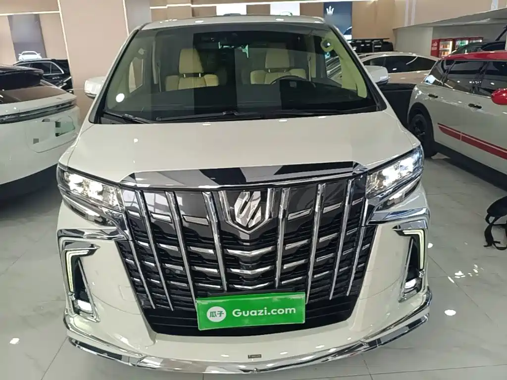 Toyota Alphard — миниатюра 3