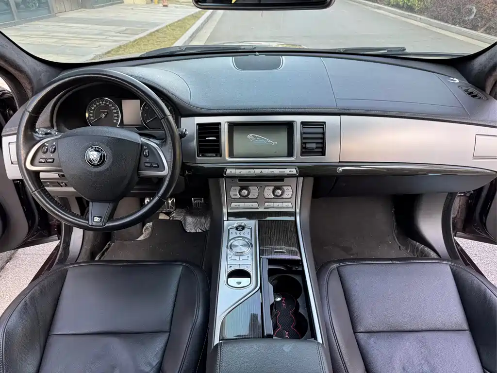 Jaguar XF — миниатюра 6