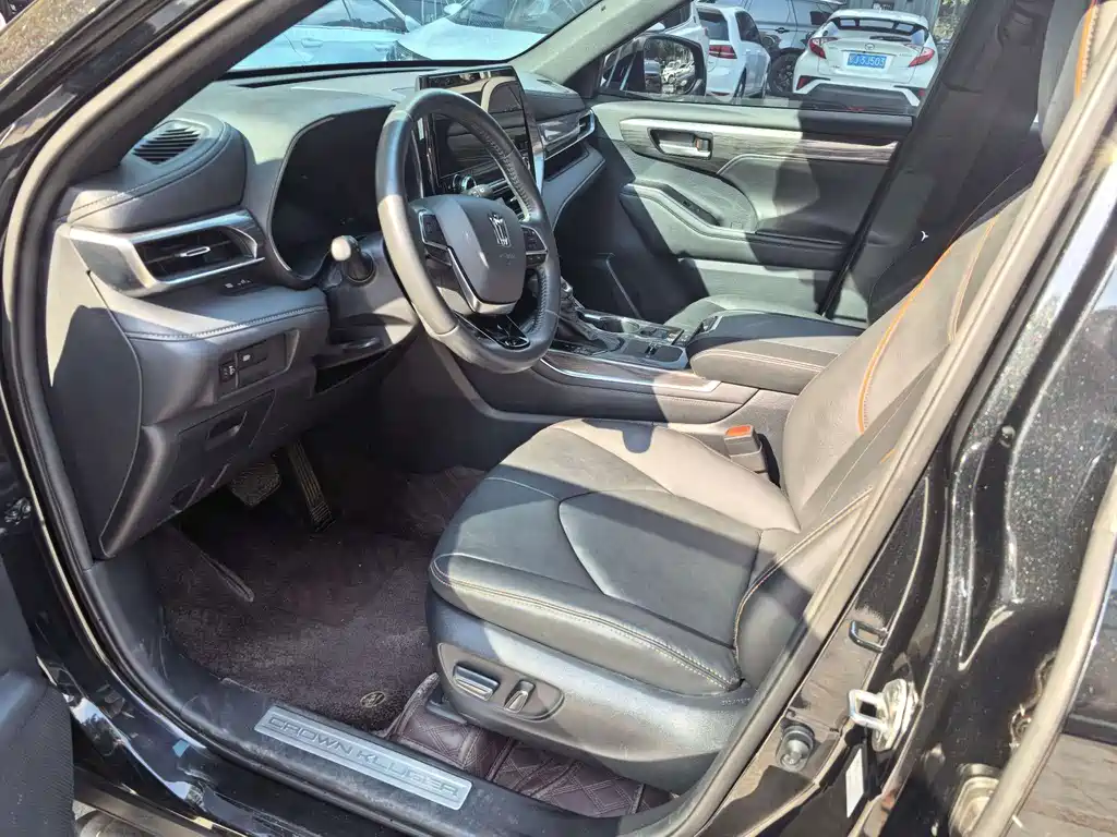 Toyota Crown Kluger — миниатюра 6