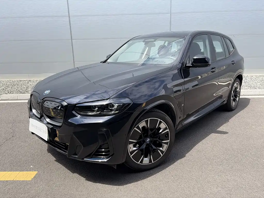 BMW iX3 2025
