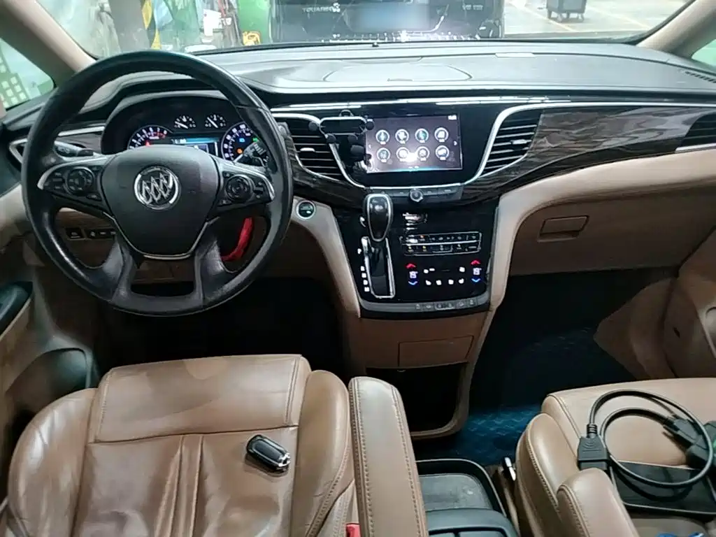 Buick GL8 — миниатюра 10