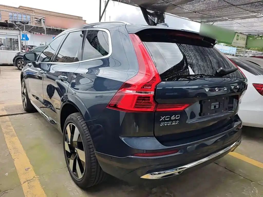 Volvo XC60 PHEV — миниатюра 5