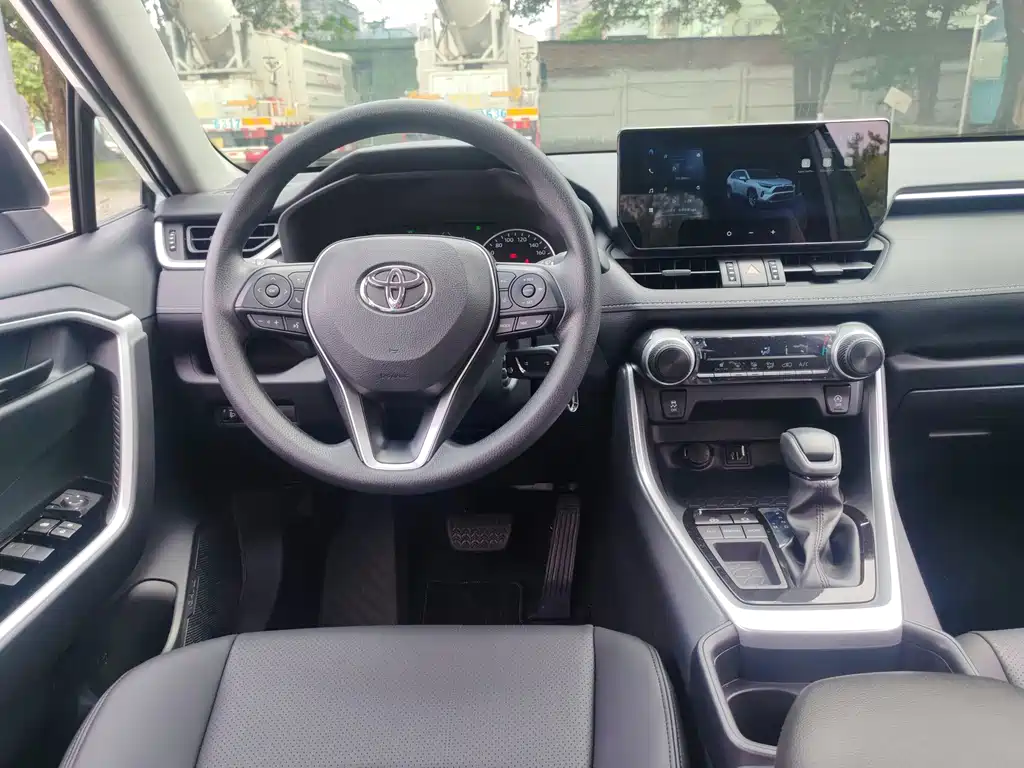 Toyota RAV4 — миниатюра 7