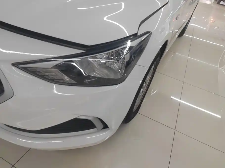 Hyundai Elantra — миниатюра 5