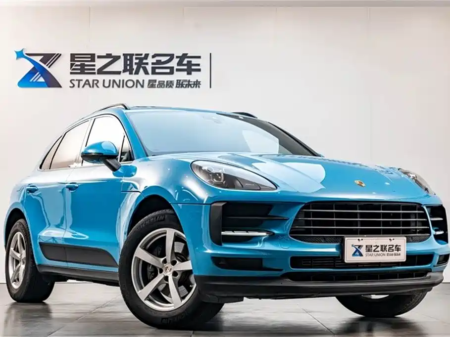 PORSCHE MACAN